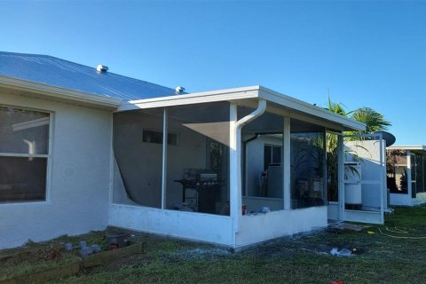 Duplex in Lehigh Acres, Florida 6 bedrooms, 206.43 sq.m. № 2123690 - photo 11
