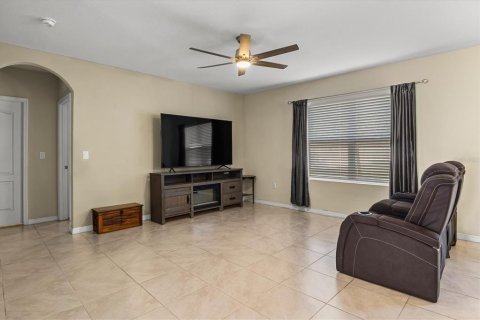 Casa en venta en Mulberry, Florida, 5 dormitorios, 201.41 m2 № 2234423 - foto 13