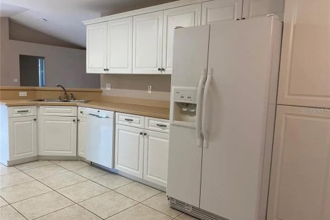 House in Winter Haven, Florida 3 bedrooms, 160.72 sq.m. № 1057228 - photo 5