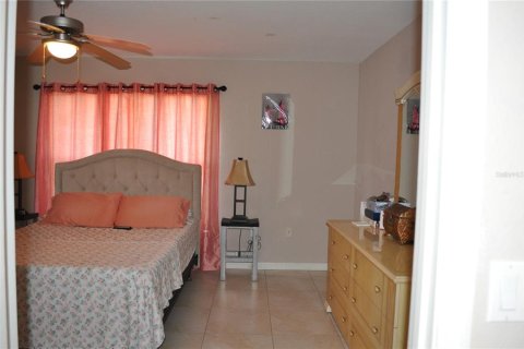 House in Winter Haven, Florida 3 bedrooms, 160.72 sq.m. № 1057228 - photo 12