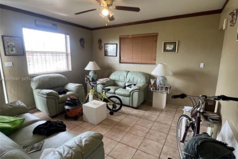 Villa ou maison à vendre à Miami, Floride: 3 chambres, 85.47 m2 № 2065847 - photo 2