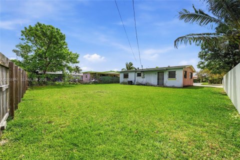 Villa ou maison à vendre à Miami, Floride: 3 chambres, 85.47 m2 № 2065847 - photo 15