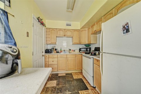 Villa ou maison à vendre à Miami, Floride: 3 chambres, 85.47 m2 № 2065847 - photo 13