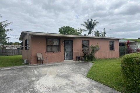 Villa ou maison à Miami, Floride 3 chambres, 85.47 m2 № 2065847
