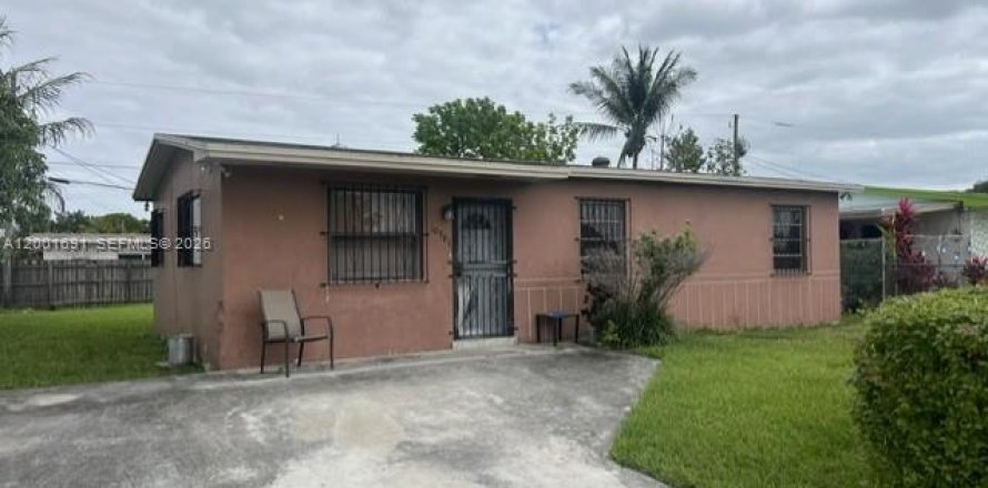 Villa ou maison à Miami, Floride 3 chambres, 85.47 m2 № 2065847