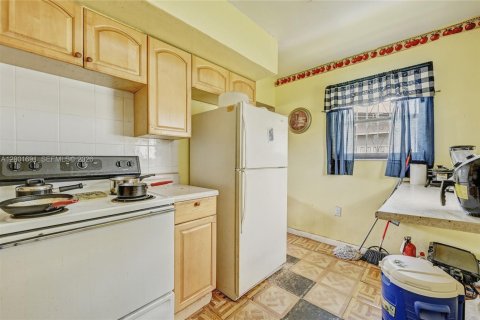 Villa ou maison à vendre à Miami, Floride: 3 chambres, 85.47 m2 № 2065847 - photo 14