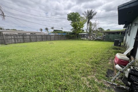 Villa ou maison à vendre à Miami, Floride: 3 chambres, 85.47 m2 № 2065847 - photo 24