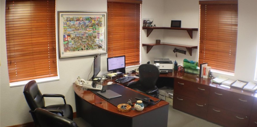 Propiedad comercial en Pompano Beach, Florida № 1221180