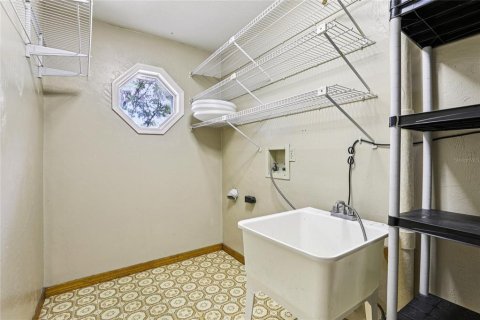 House in Port Orange, Florida 5 bedrooms, 256.13 sq.m. № 1784440 - photo 27
