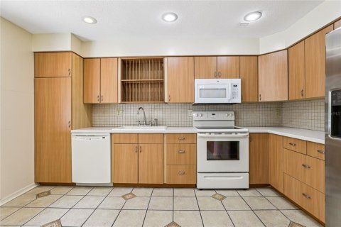 House in Port Orange, Florida 5 bedrooms, 256.13 sq.m. № 1784440 - photo 13