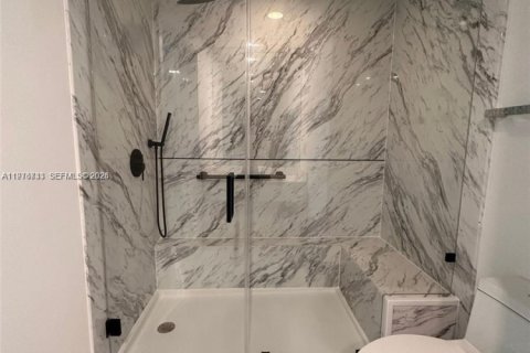 Condo in Miami, Florida, 1 bedroom  № 2040573 - photo 13