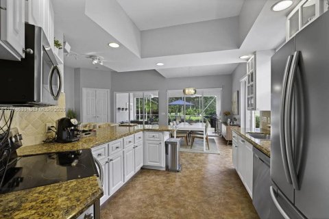 House in West Palm Beach, Florida 4 bedrooms, 193.61 sq.m. № 2004523 - photo 10