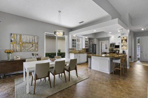 House in West Palm Beach, Florida 4 bedrooms, 193.61 sq.m. № 2004523 - photo 6