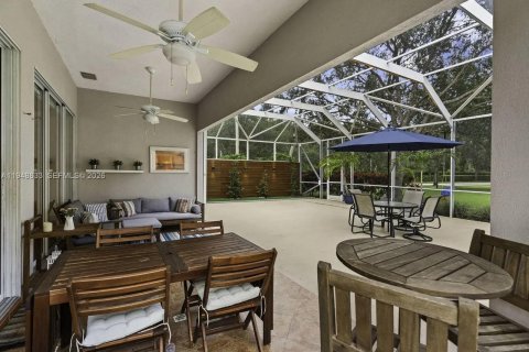 House in West Palm Beach, Florida 4 bedrooms, 193.61 sq.m. № 2004523 - photo 22