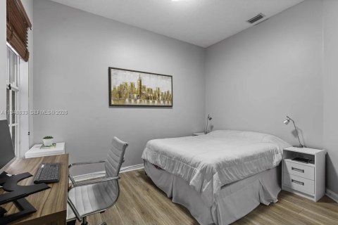 House in West Palm Beach, Florida 4 bedrooms, 193.61 sq.m. № 2004523 - photo 11