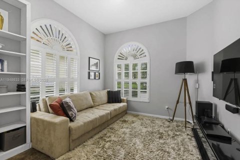 House in West Palm Beach, Florida 4 bedrooms, 193.61 sq.m. № 2004523 - photo 15