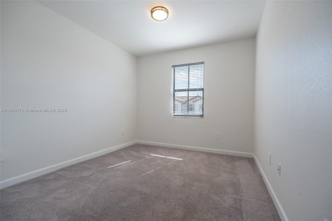 Снять в аренду таунхаус в Хомстед, Флорида 4 спальни, 169.08м2, № 1963471 - фото 26