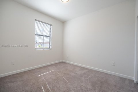 Снять в аренду таунхаус в Хомстед, Флорида 4 спальни, 169.08м2, № 1963471 - фото 24