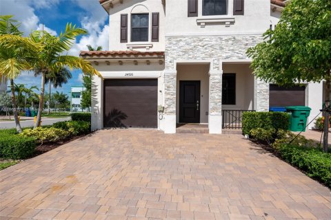 Снять в аренду таунхаус в Хомстед, Флорида 4 спальни, 169.08м2, № 1963471 - фото 4