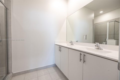 Снять в аренду таунхаус в Хомстед, Флорида 4 спальни, 169.08м2, № 1963471 - фото 22