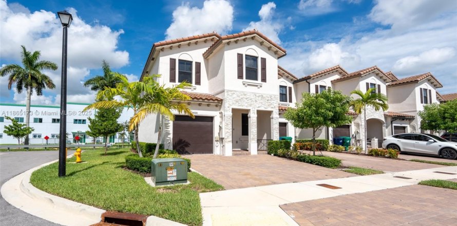 Таунхаус в Хомстед, Флорида 4 спальни, 169.08м2 № 1963471