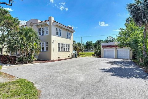 Commercial property in Daytona Beach, Florida 248.23 sq.m. № 1724840 - photo 10