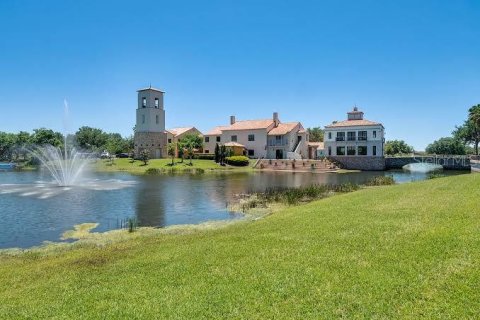 House in Kissimmee, Florida 3 bedrooms, 215.53 sq.m. № 2210007 - photo 6