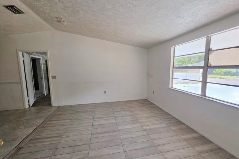 House in New Port Richey, Florida 3 bedrooms, 128.76 sq.m. № 2215490 - photo 3
