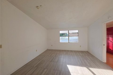House in New Port Richey, Florida 3 bedrooms, 128.76 sq.m. № 2215490 - photo 2