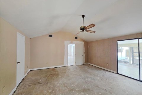 House in New Port Richey, Florida 3 bedrooms, 128.76 sq.m. № 2215490 - photo 9