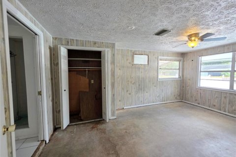 House in New Port Richey, Florida 3 bedrooms, 128.76 sq.m. № 2215490 - photo 10