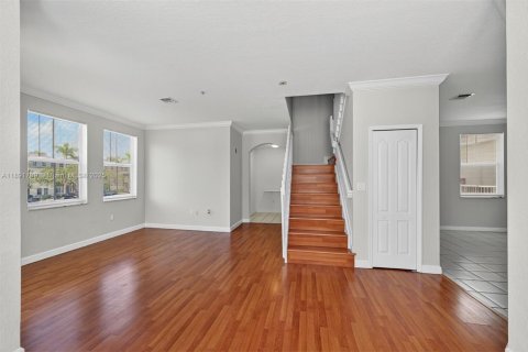 Townhouse in Miramar, Florida 3 bedrooms, 134.24 sq.m. № 1943736 - photo 6