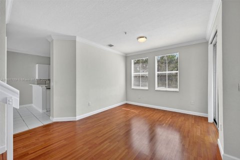 Townhouse in Miramar, Florida 3 bedrooms, 134.24 sq.m. № 1943736 - photo 5