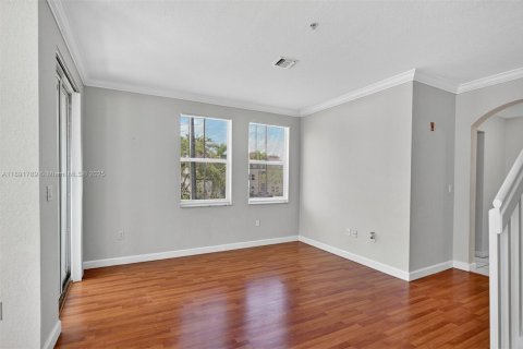 Townhouse in Miramar, Florida 3 bedrooms, 134.24 sq.m. № 1943736 - photo 4