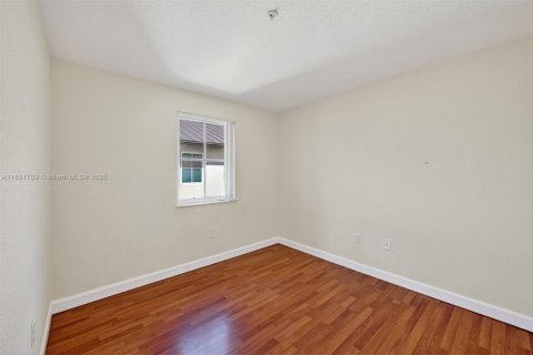 Townhouse in Miramar, Florida 3 bedrooms, 134.24 sq.m. № 1943736 - photo 13