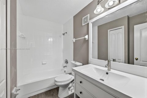 Townhouse in Miramar, Florida 3 bedrooms, 134.24 sq.m. № 1943736 - photo 14