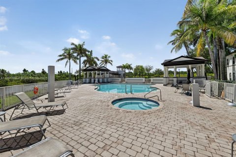 Townhouse in Miramar, Florida 3 bedrooms, 134.24 sq.m. № 1943736 - photo 3