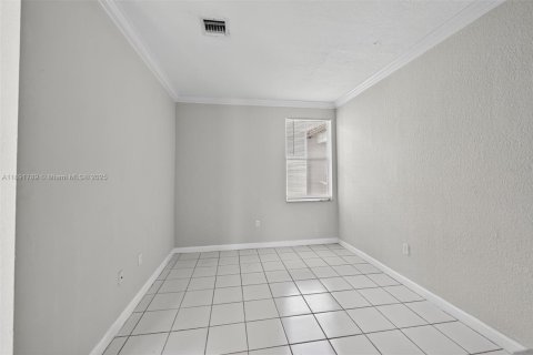 Townhouse in Miramar, Florida 3 bedrooms, 134.24 sq.m. № 1943736 - photo 7