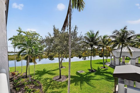 Townhouse in Miramar, Florida 3 bedrooms, 134.24 sq.m. № 1943736 - photo 10