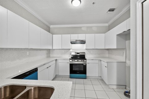 Townhouse in Miramar, Florida 3 bedrooms, 134.24 sq.m. № 1943736 - photo 8