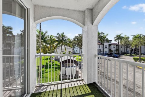 Townhouse in Miramar, Florida 3 bedrooms, 134.24 sq.m. № 1943736 - photo 9