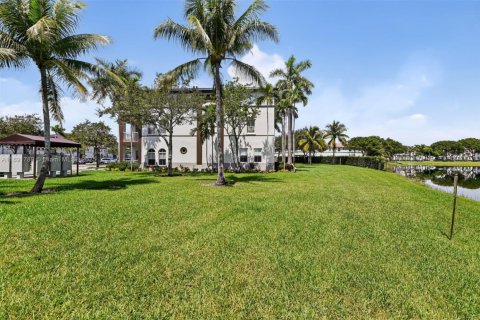 Townhouse in Miramar, Florida 3 bedrooms, 134.24 sq.m. № 1943736 - photo 2