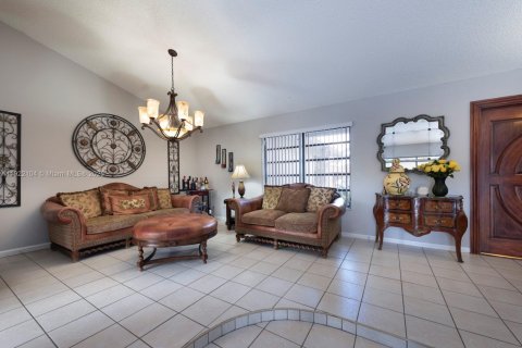 Villa ou maison à vendre à Miami, Floride: 4 chambres, 194.91 m2 № 1976029 - photo 5