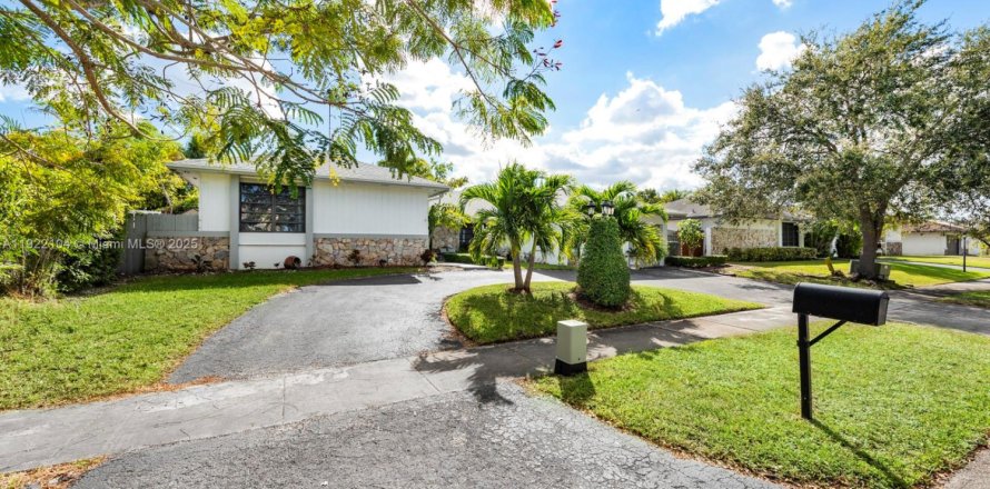 Villa ou maison à Miami, Floride 4 chambres, 194.91 m2 № 1976029