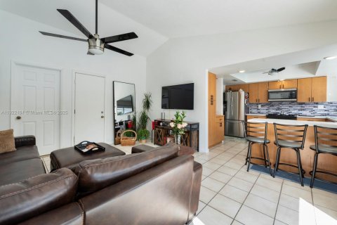 Villa ou maison à vendre à Miami, Floride: 4 chambres, 194.91 m2 № 1976029 - photo 12