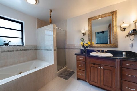 Villa ou maison à vendre à Miami, Floride: 4 chambres, 194.91 m2 № 1976029 - photo 16