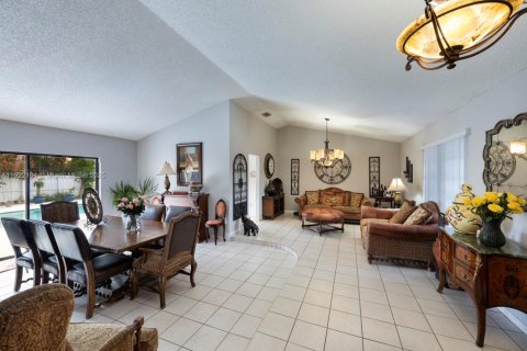 Villa ou maison à vendre à Miami, Floride: 4 chambres, 194.91 m2 № 1976029 - photo 4