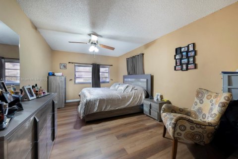 Villa ou maison à vendre à Miami, Floride: 4 chambres, 194.91 m2 № 1976029 - photo 21