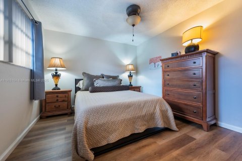 Villa ou maison à vendre à Miami, Floride: 4 chambres, 194.91 m2 № 1976029 - photo 17