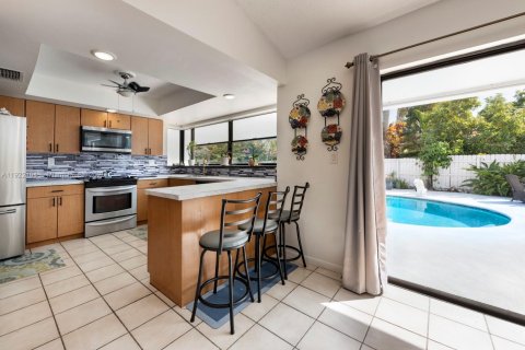 Villa ou maison à vendre à Miami, Floride: 4 chambres, 194.91 m2 № 1976029 - photo 13